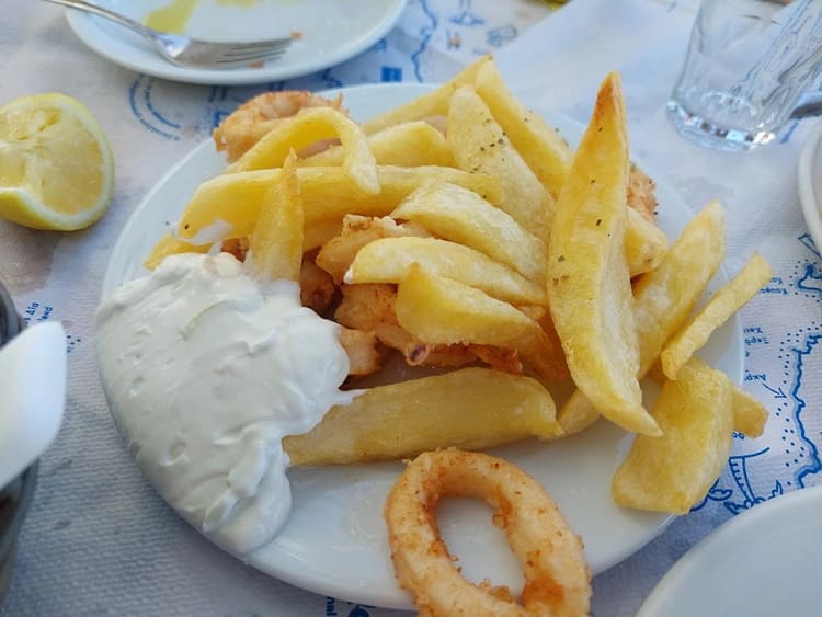TAVERNA LYKOS SFAKIA | NIKOS RESTAURANT SMALL PARADISE